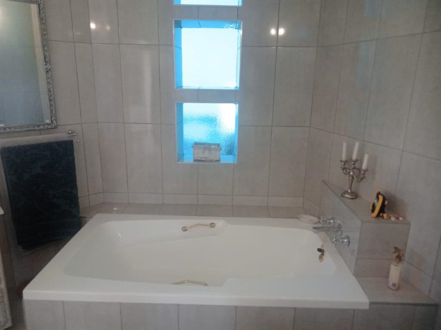 3 Bedroom Property for Sale in Wavecrest Eastern Cape